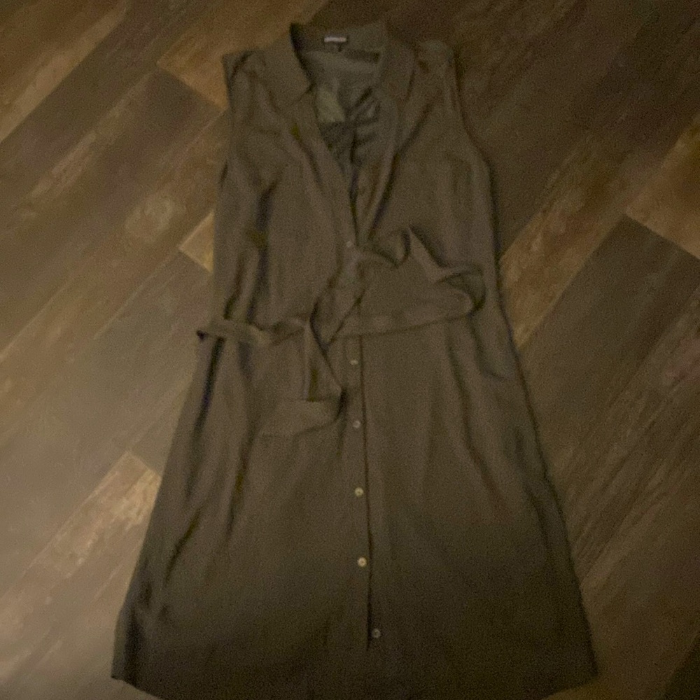 Hunter green , dark green , sleeveless dress worn 1 time .